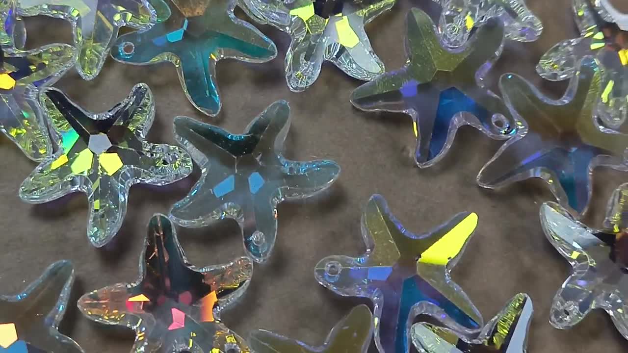 スワロフスキー ヒトデペンダント：クリスタルクリアABビーズ、16/28