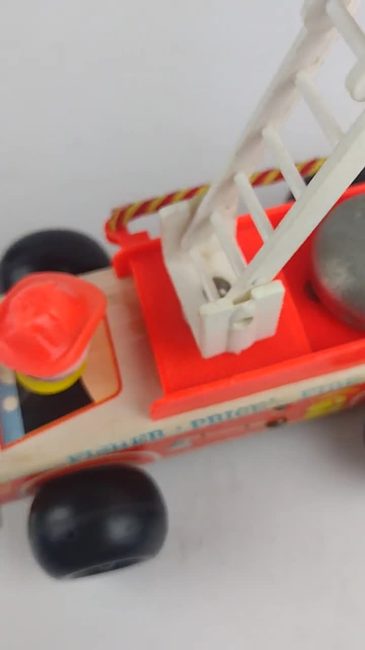 ヴィンテージ フィッシャープライス 1968年製 木製消防車（ベル付き