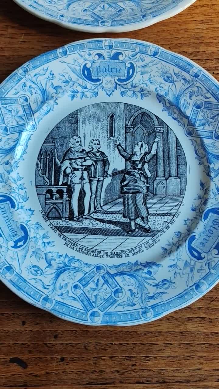 B DIGOINサルグミンヌ ジャンヌダルクのトーキングプレート B DIGOIN