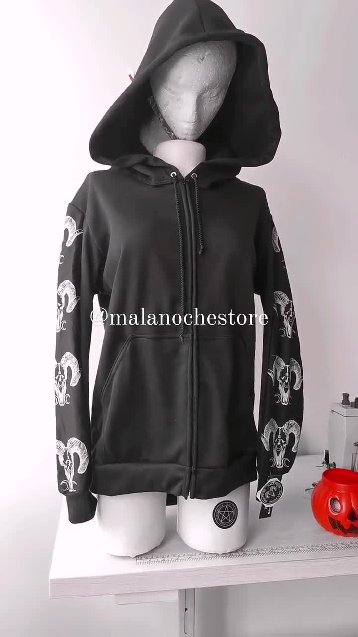 Sudadera negra capucha mensaje y calavera bordados mujer