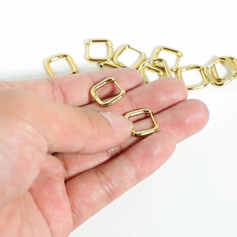 ゴールドトーンメッキオーバルスクエアイヤリングフープ、316