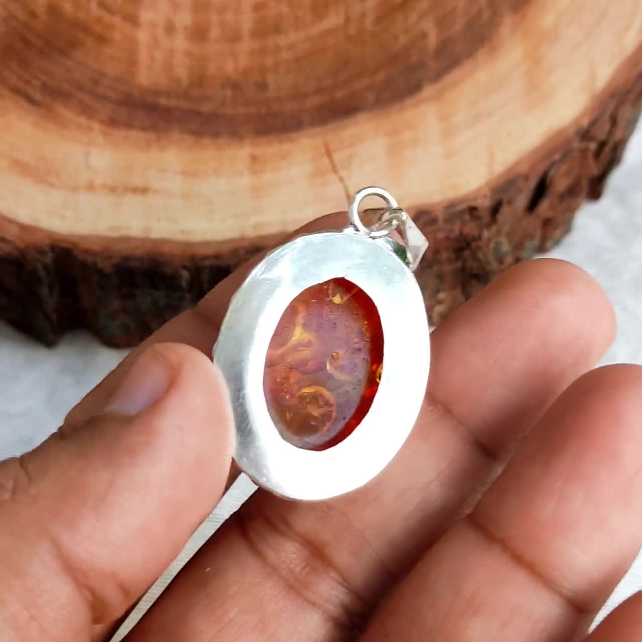 Pendentif En Argent 925 Avec Une Pierre D'Ambre Cabochon - Bijou D'Occasion Hexagonal