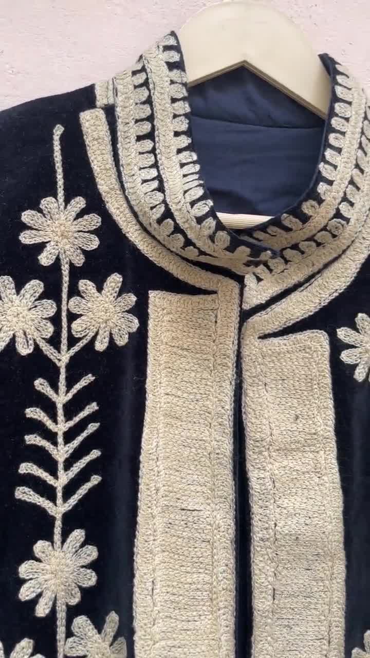 コットンベルベットの手刺繍ロングコート、スザニ ユニセックス