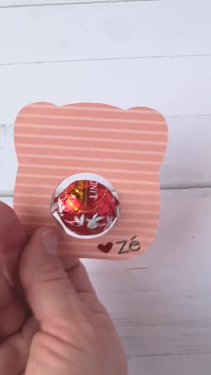 Lindo osito de San Valentín con forma de chocolate SVG / Regalo de dulces Lindor (Descarga digital) video poster