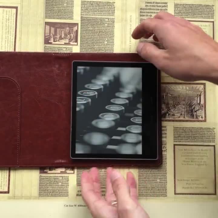 Étui KleverCase Kindle Scribe avec couvertures de livres en simili