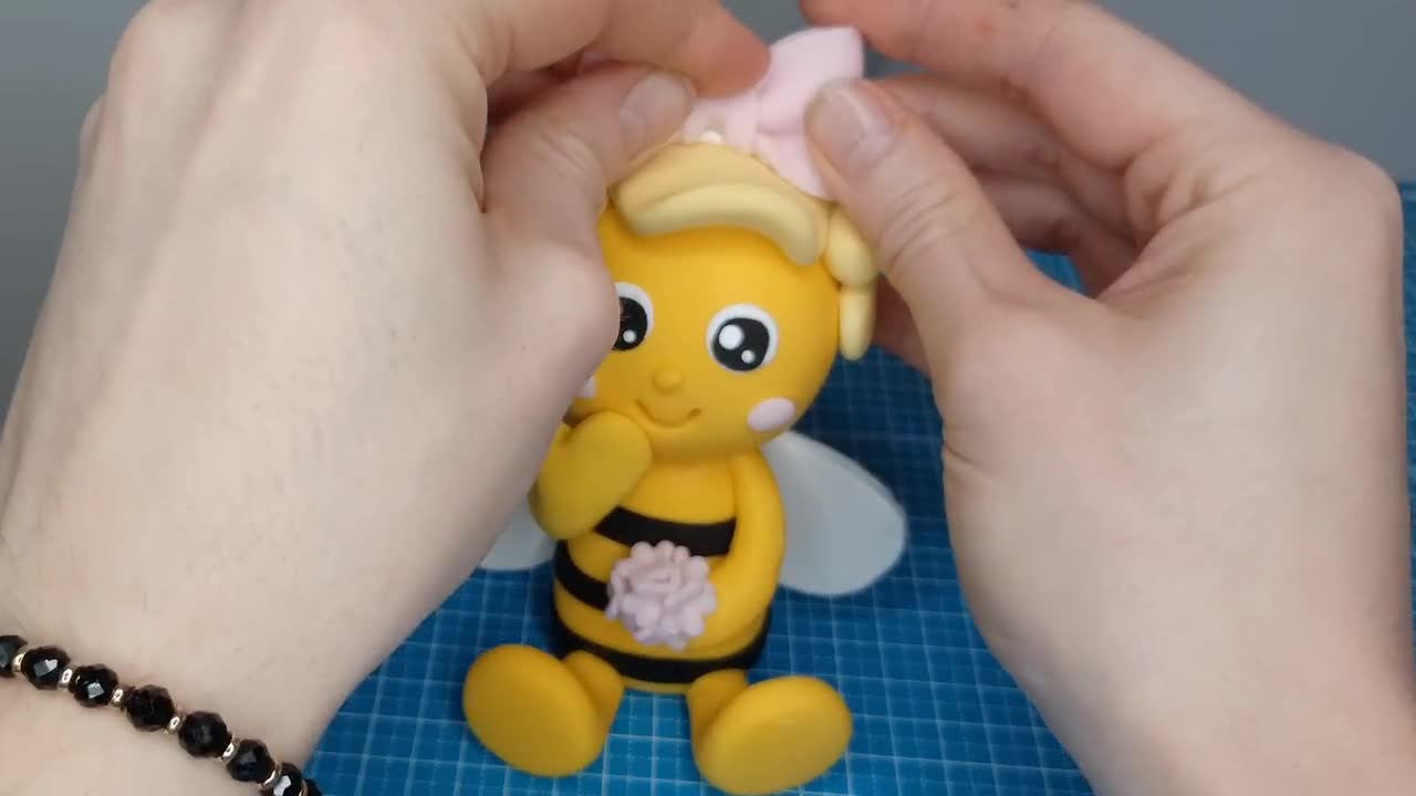 Fondant / Gum Paste Bees Cake or Cupcake Topper. Edible Bees Decoration. 