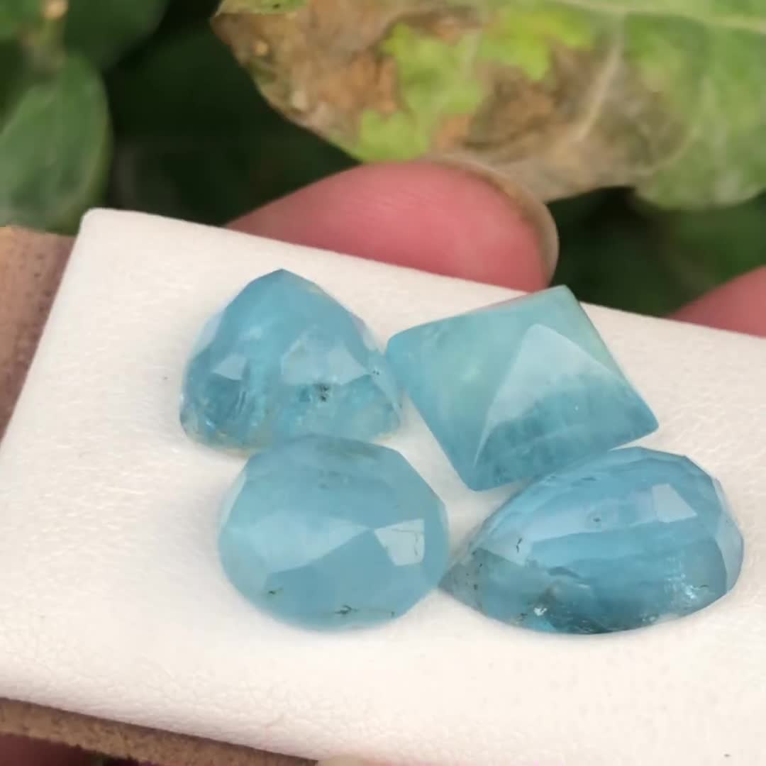 アフガニスタン産25.95カラットのスカイブルーアクアマリン