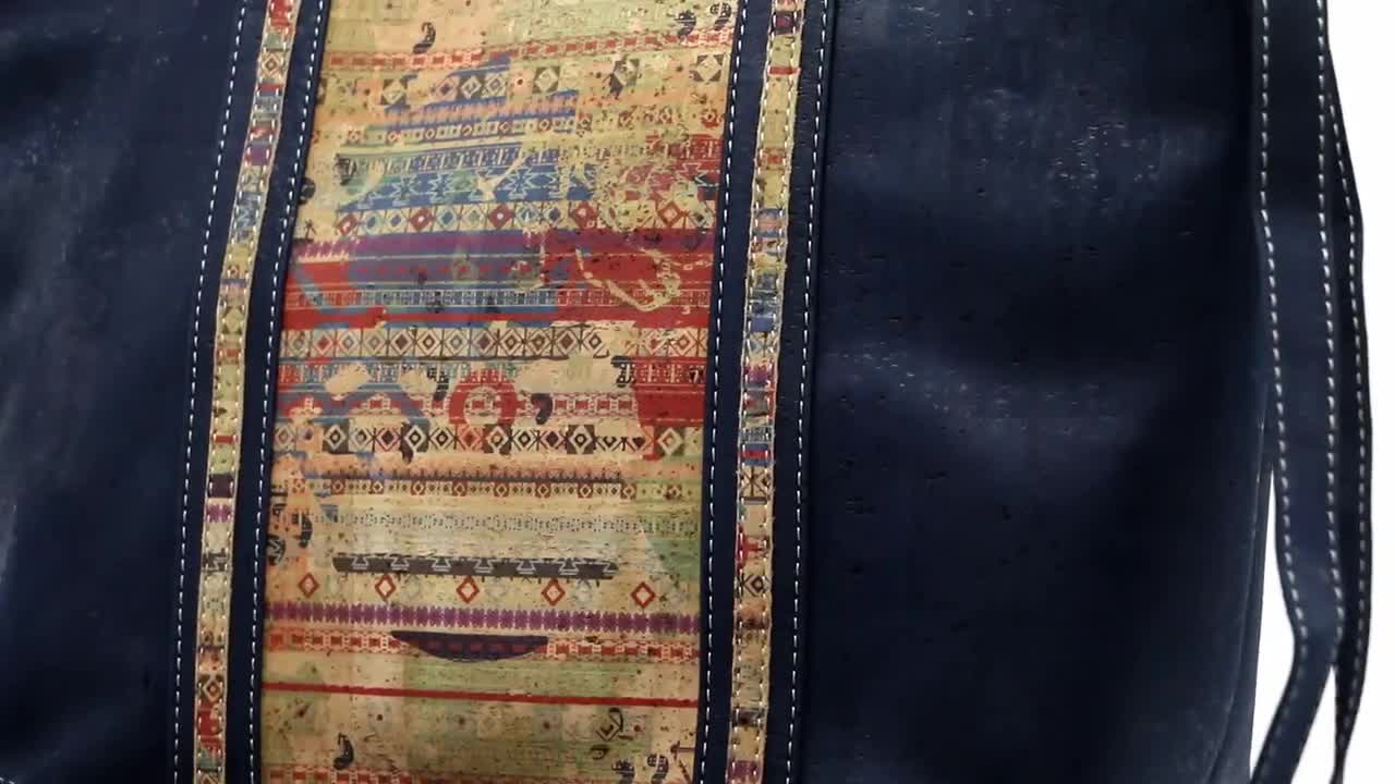 Cork handbag "ALISHA" - #cork handbag #vegan #sustainable #shoulder bag #nature #wood #cork video poster