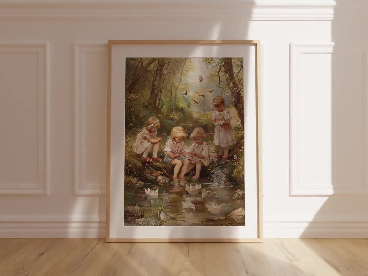 小川で紙の船で遊ぶ子供たち – 牧歌的なモード・ハンフリー風の絵画
