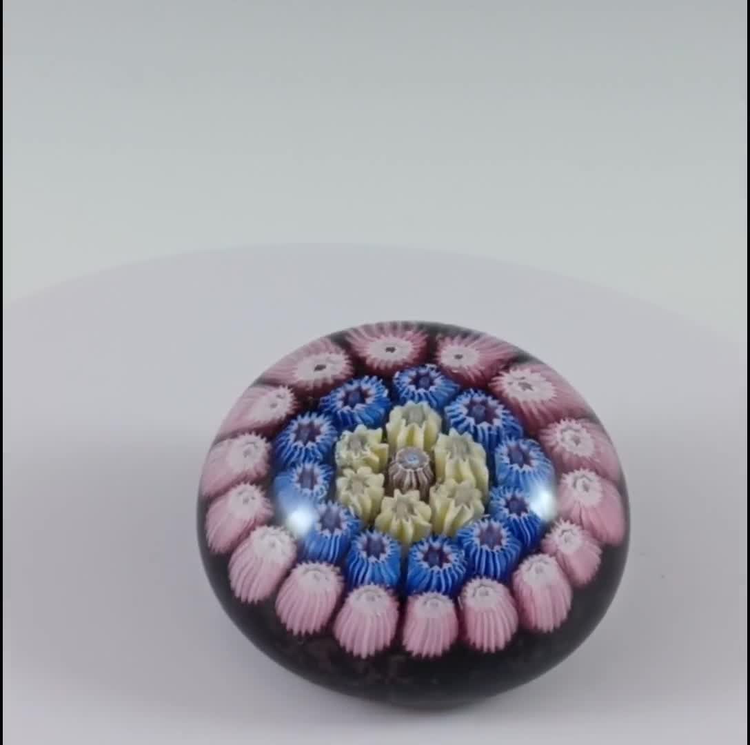 パースシャーまたはジョン・ディーコンのミニチュアブラックガラス