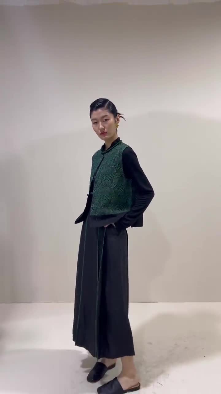 Reversible Elegant Tussah Mud Silk Floral Jacquard Vest