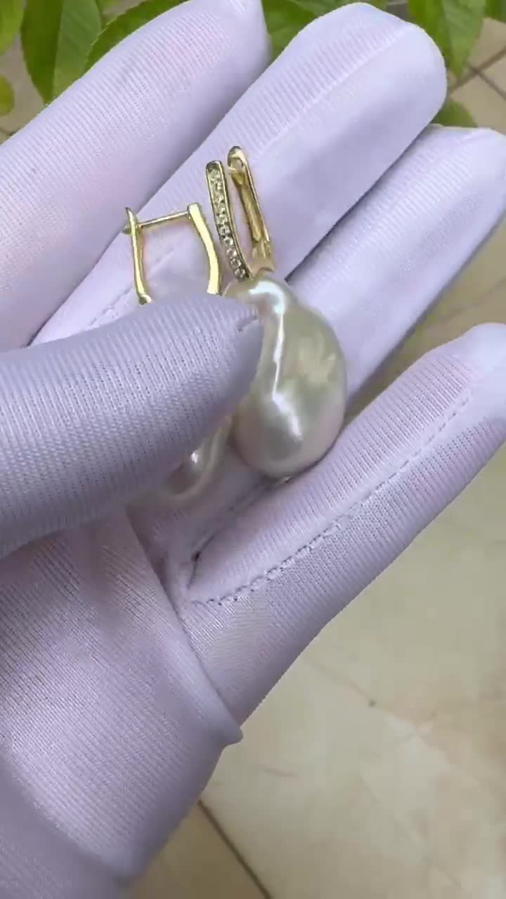 Orecchini A Goccia Con Perle Dei Mari Del Sud E Diamanti Barocchi 0,64