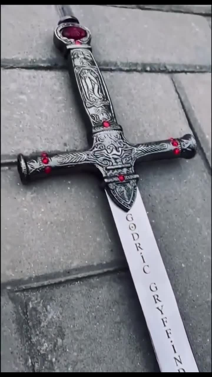 ハリー・ポッター レプリカ　グリフィンドールの剣 銀色 付属プレート付き ハリー・ポッター レプリカ グリフィンドールの剣 銀色 付属プレート