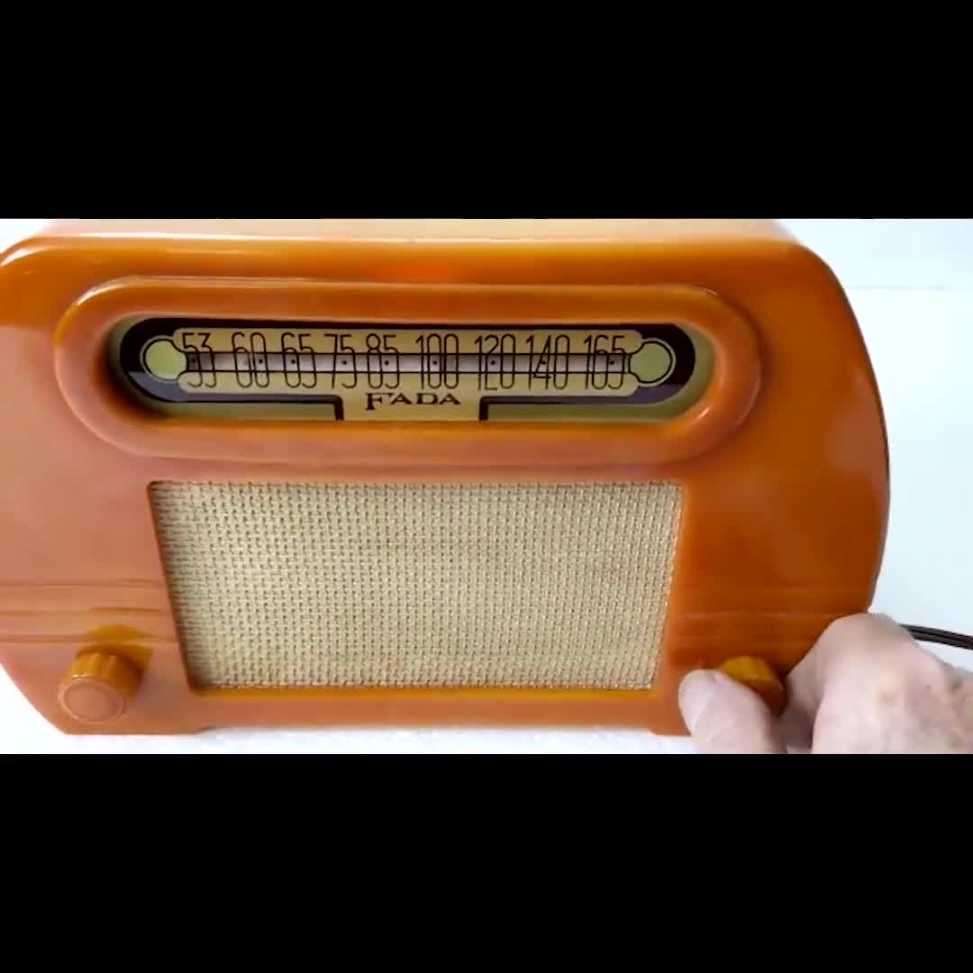 Rare Fada Catalin 652 Temple Radio in Butterscotch, 1946.
