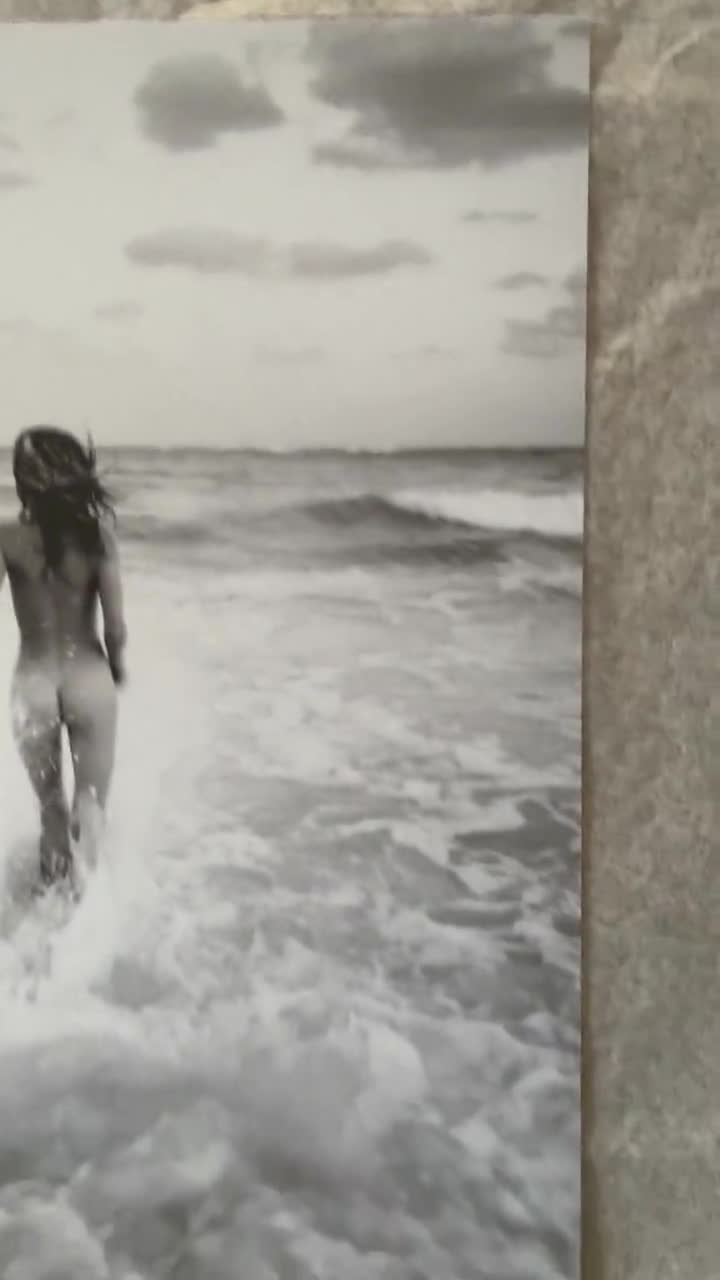 Mujer corriendo desnuda en el mar Impresión fotográfica, Impresión de arte  fotográfico, Impresión fotográfica de alta calidad, Impresión de arte  Giclee de alta calidad