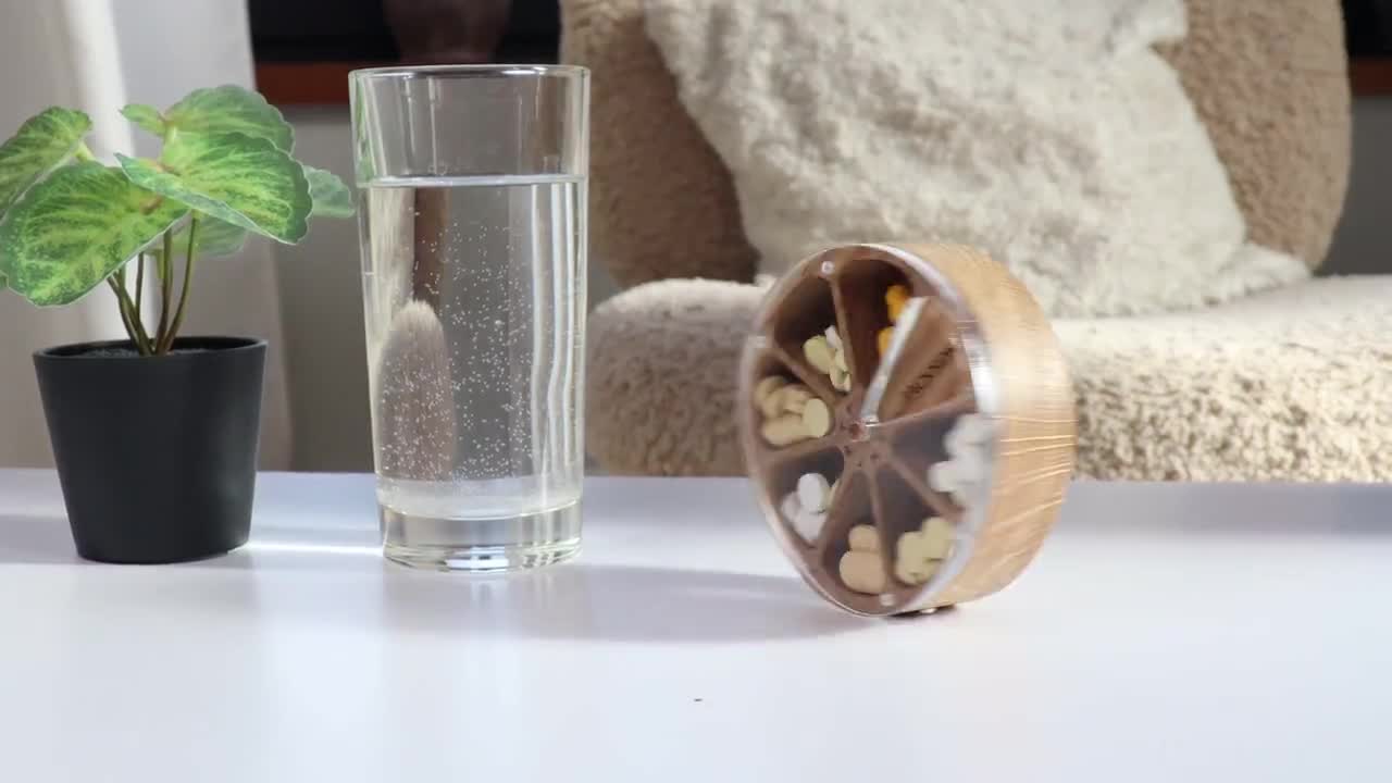 ウィークリーピルケース、財布用のかわいいピルオーガナイザー、7日間木製ピルボックス、デイリービタミンオーガナイザー＆避妊ケース、ポケットピルコンテナ 財布やポケットに入れて使える防湿ピルボックス ウィークリーピルオーガナイザー