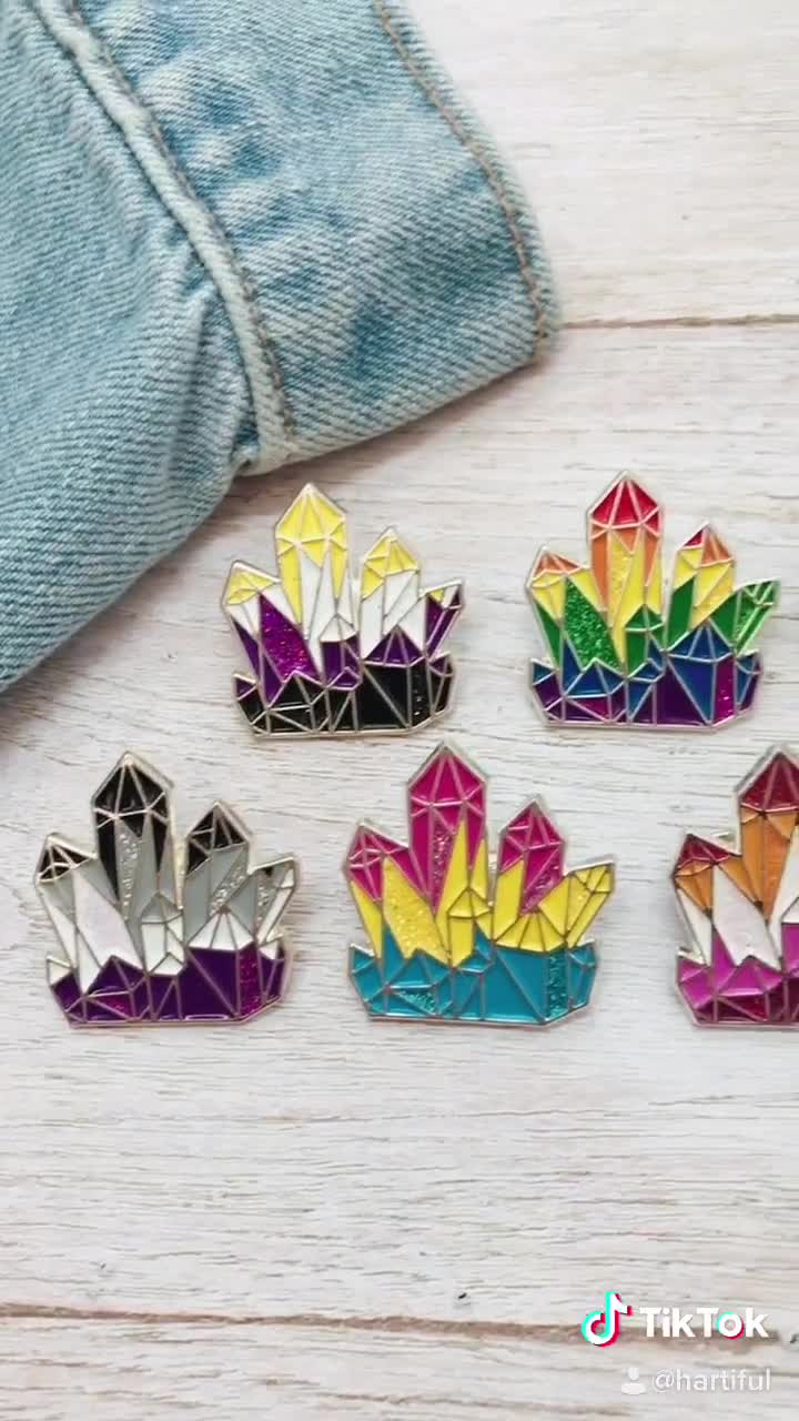 unsaboralibertad Queer Magic / Subtle Pride Lgbtq Witch Enamel Pin / Crystal Ball Witchy Pin Halloween