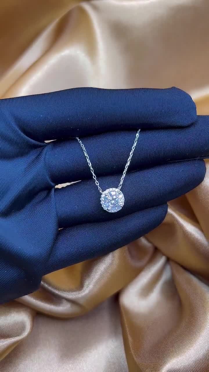 18k White Gold Floating Diamond Necklace