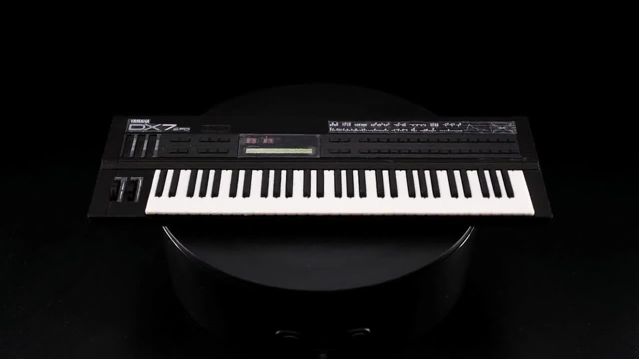 【美品】ヤマハ DX7 II FD シンセサイザー Amazon.co.jp: Yamaha / DX7II-FD 2 Series FM Sound Source