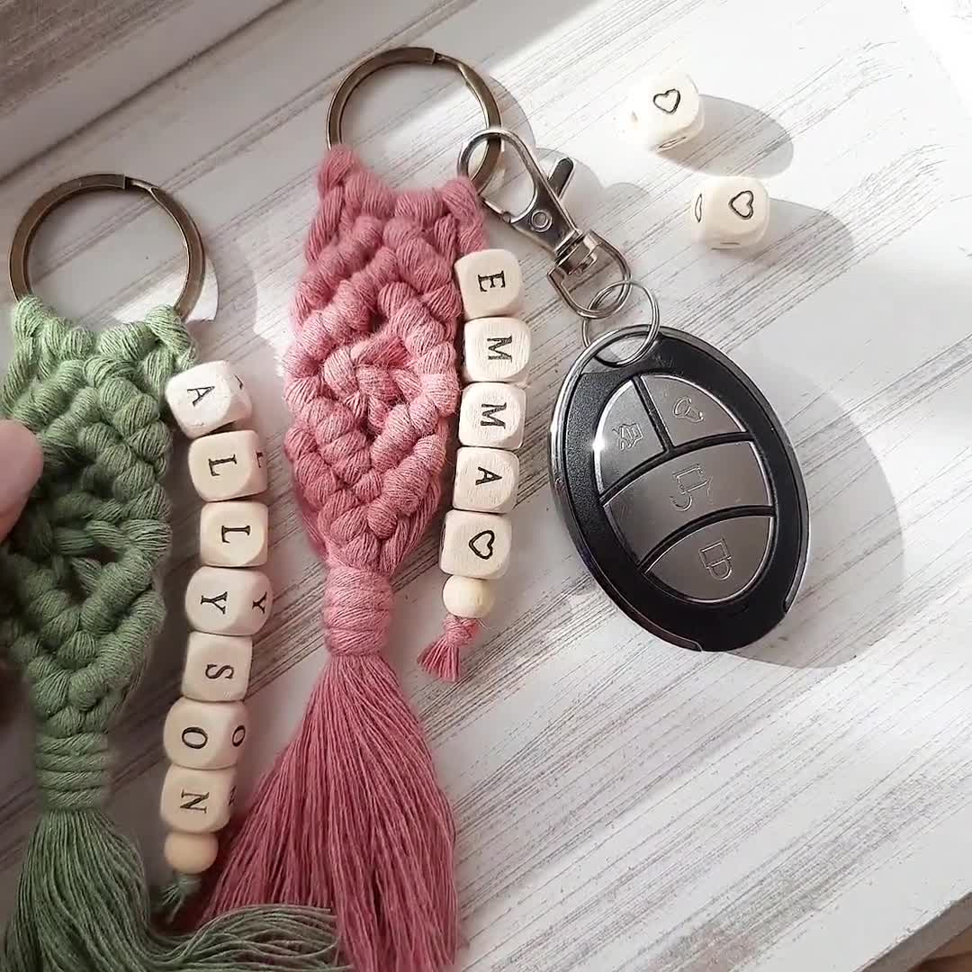 Portachiavi Boho con nome, portachiavi personalizzato, portachiavi  personalizzato, regali per damigella d'onore, targhetta con nome in legno,  cordoncino di cotone morbido, portachiavi personalizzato -  Italia