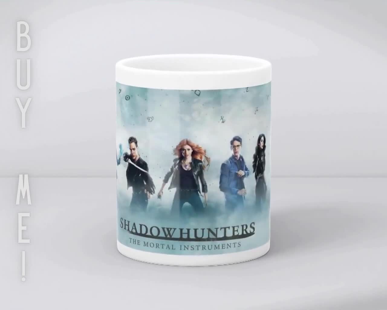 シャドウハンター、クラリー・フレイ、ジェイス・ウェイランド、アレック・ライトウッド、サイモン・ルイス、マグナス・ベイン、イザベル・ライトウッド |  100%セラミックマグ、11オンス \u003d 330ml, image size:1280x1024
