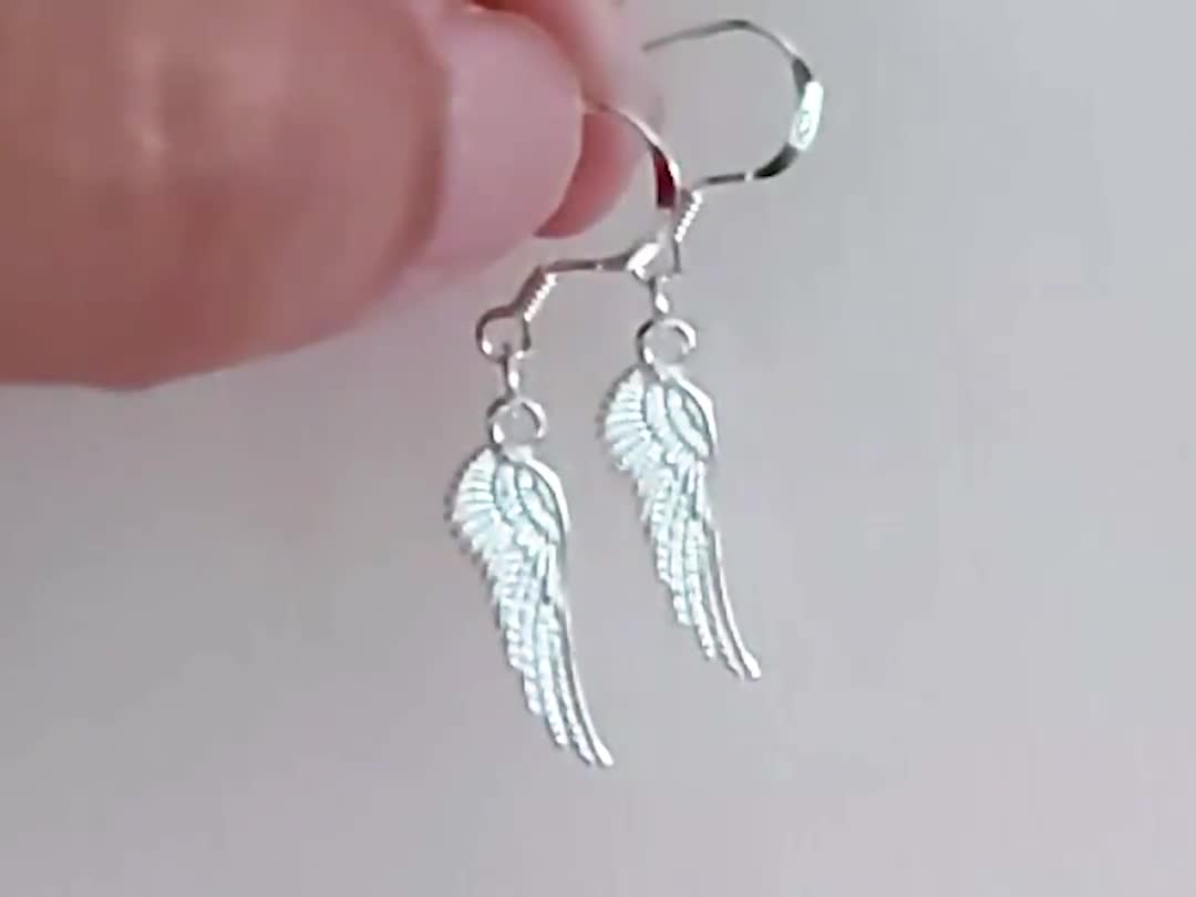 Pendientes colgantes de alas de ángel 100 % plata de ley maciza 925, delicadas joyas Endless Love hechas a mano. video poster
