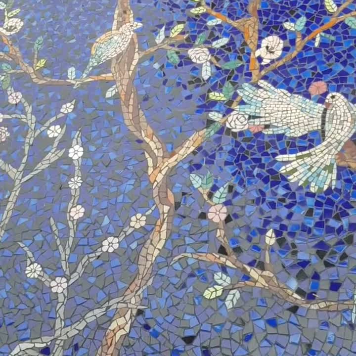 ハンドカットモザイク鳥ウォールアート - 青い花柄モザイクタイル