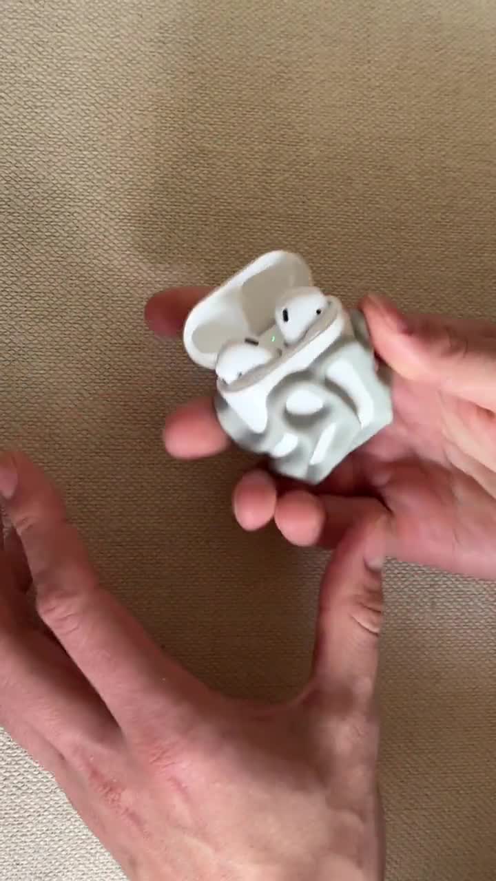 テックアクセサリー Mademoment sweet up lettering design [hard AirPods case seri Mademoment Airpods Case – Ohue