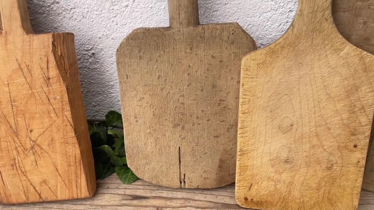 ヴィンテージの木製カッティングボード、原始的な食品写真用小道具