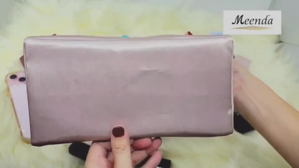 Personaliza el organizador de bolsos para CC 25 pequeño, satén gris beige, o selecciona la tela y el color. video poster