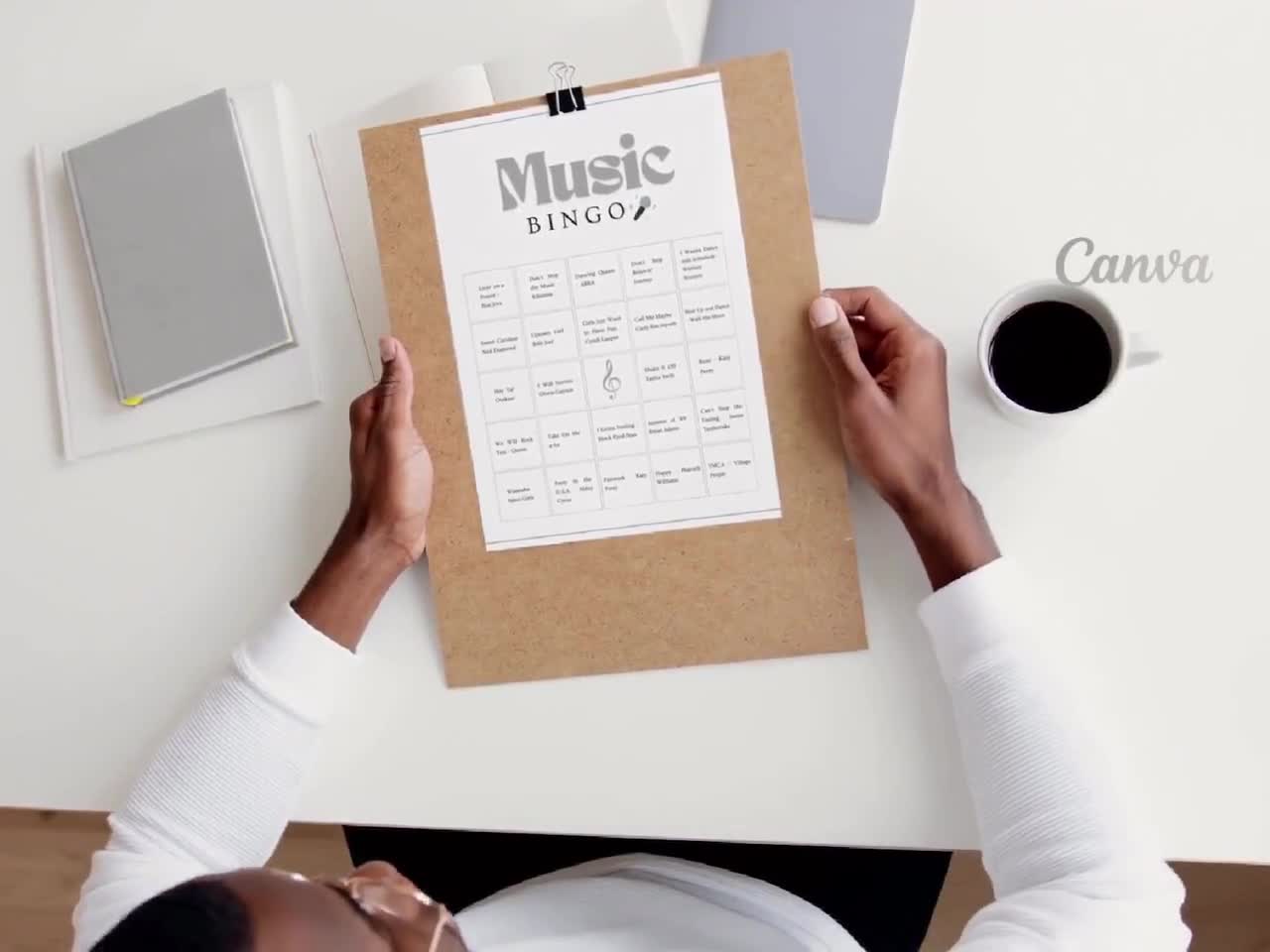 Bingo musical, Cartones de bingo musical, 100 cartones de bingo musical, Juegos para romper el hielo, Bingo para reuniones familiares, Paquete, Juegos para una noche de chicas, Bingo, Editable video poster