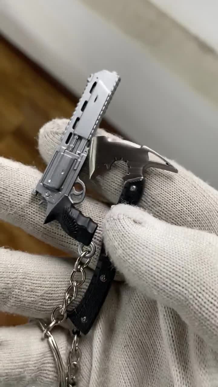 Handmade Resident Evil 9 Leon Axe Pendant Leon Revolver Keychain