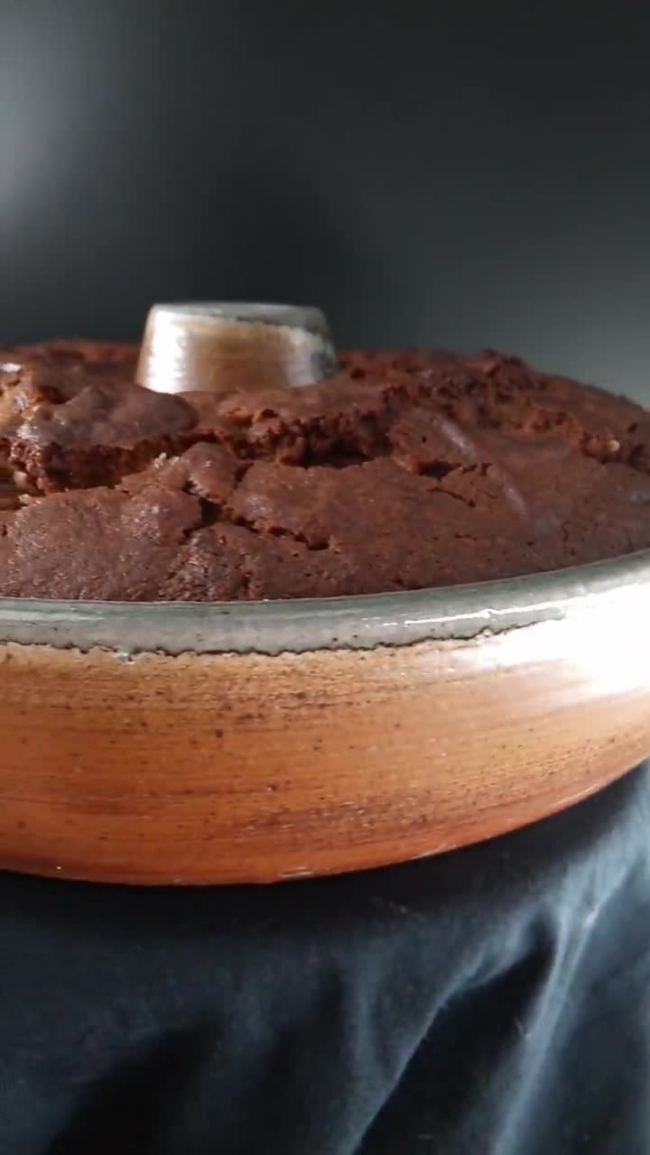 Bundt Cake Baking Pan, 7 Cup Ceramic Baking Dish, Wood and Soda