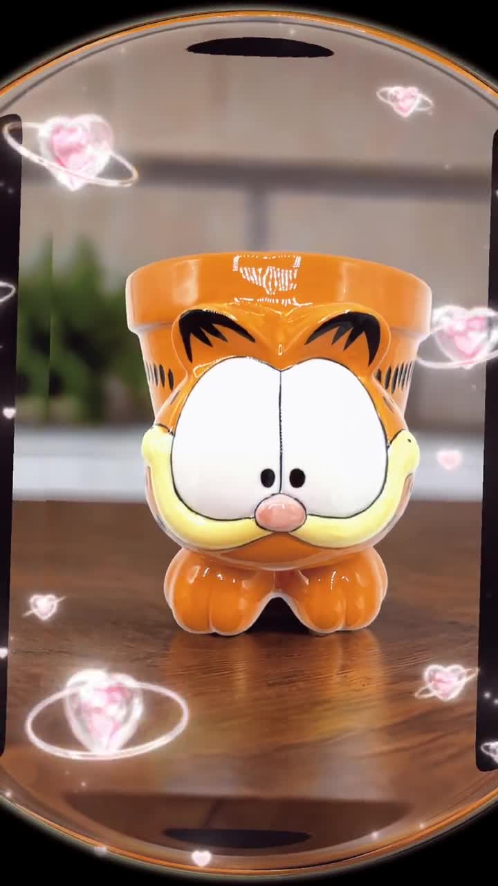 Gorgeous Collectible and Vintage Rare Garfield Flower Pot