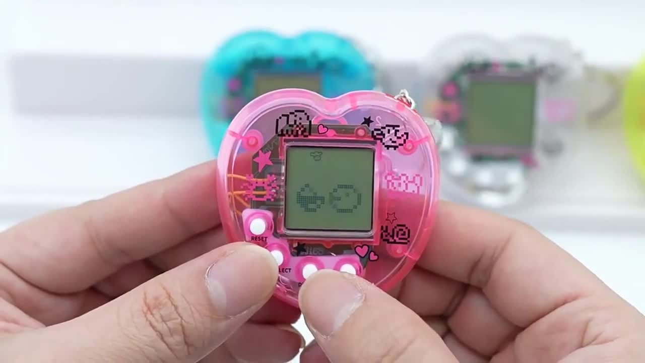Y2K Digital Pet Toy | Vintage Virtual Pet Keychain | 2000s Retro