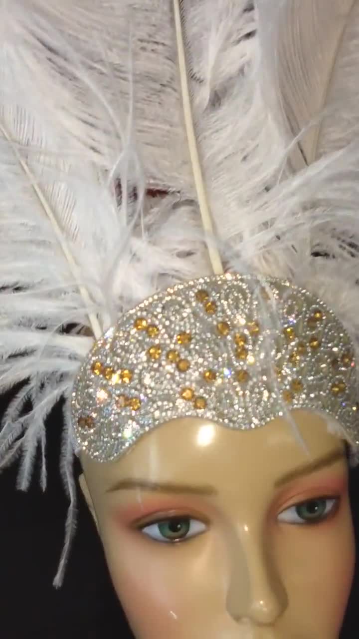Coiffe de carnaval en plumes d'autruche de taille moyenne sur une couronne  en strass -  France