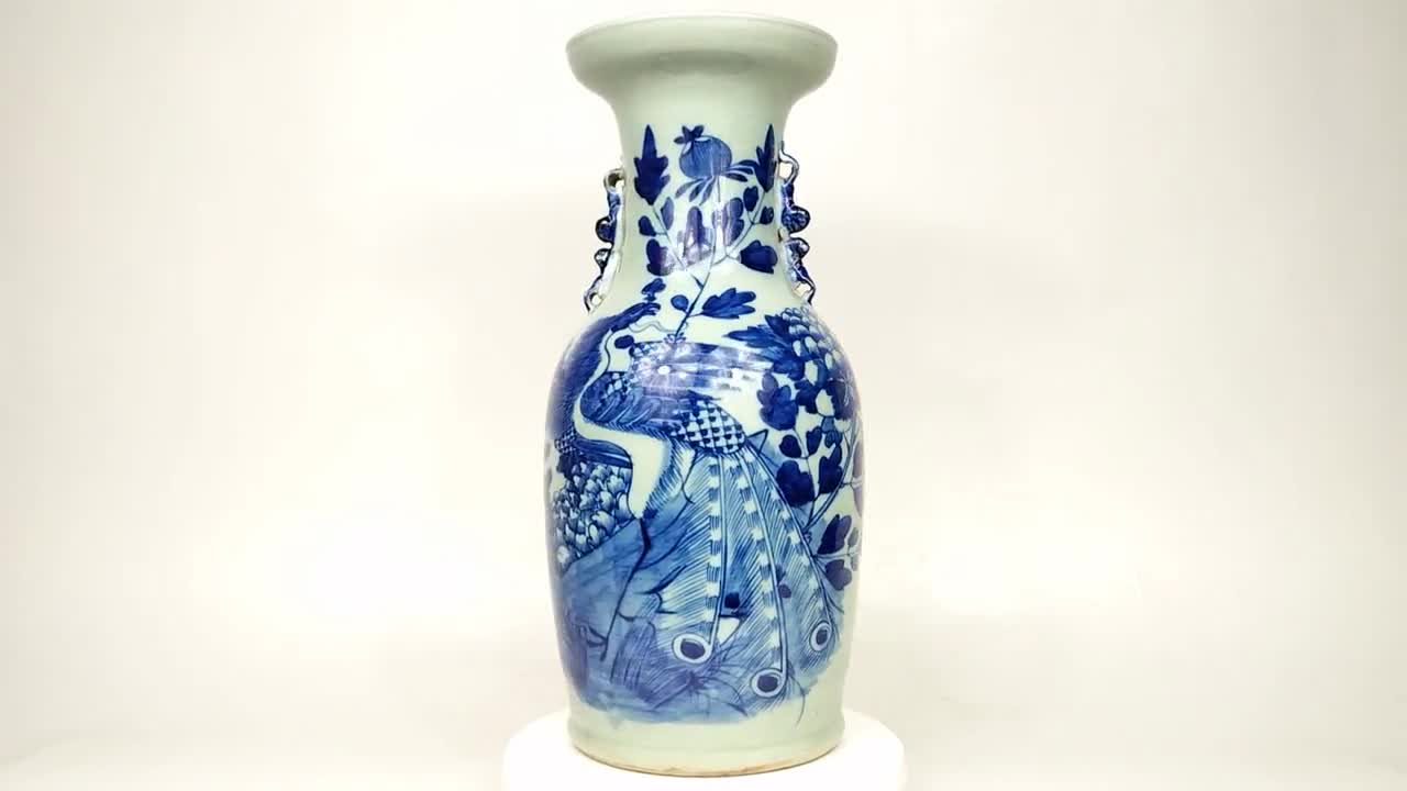 鳥と花が描かれたアンティーク中国青磁の花瓶 // 清朝 - 19 世紀