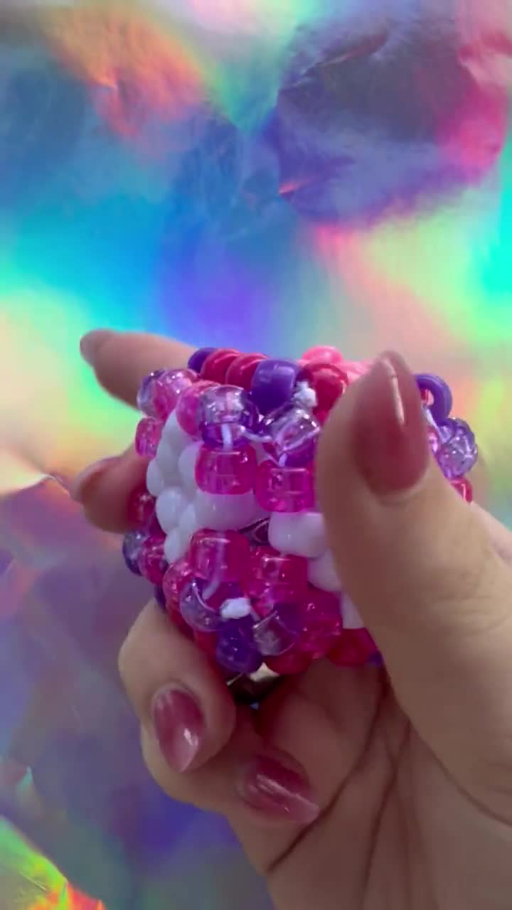 Cubo agitador antiestrés Kandi misterioso/aleatorio video poster