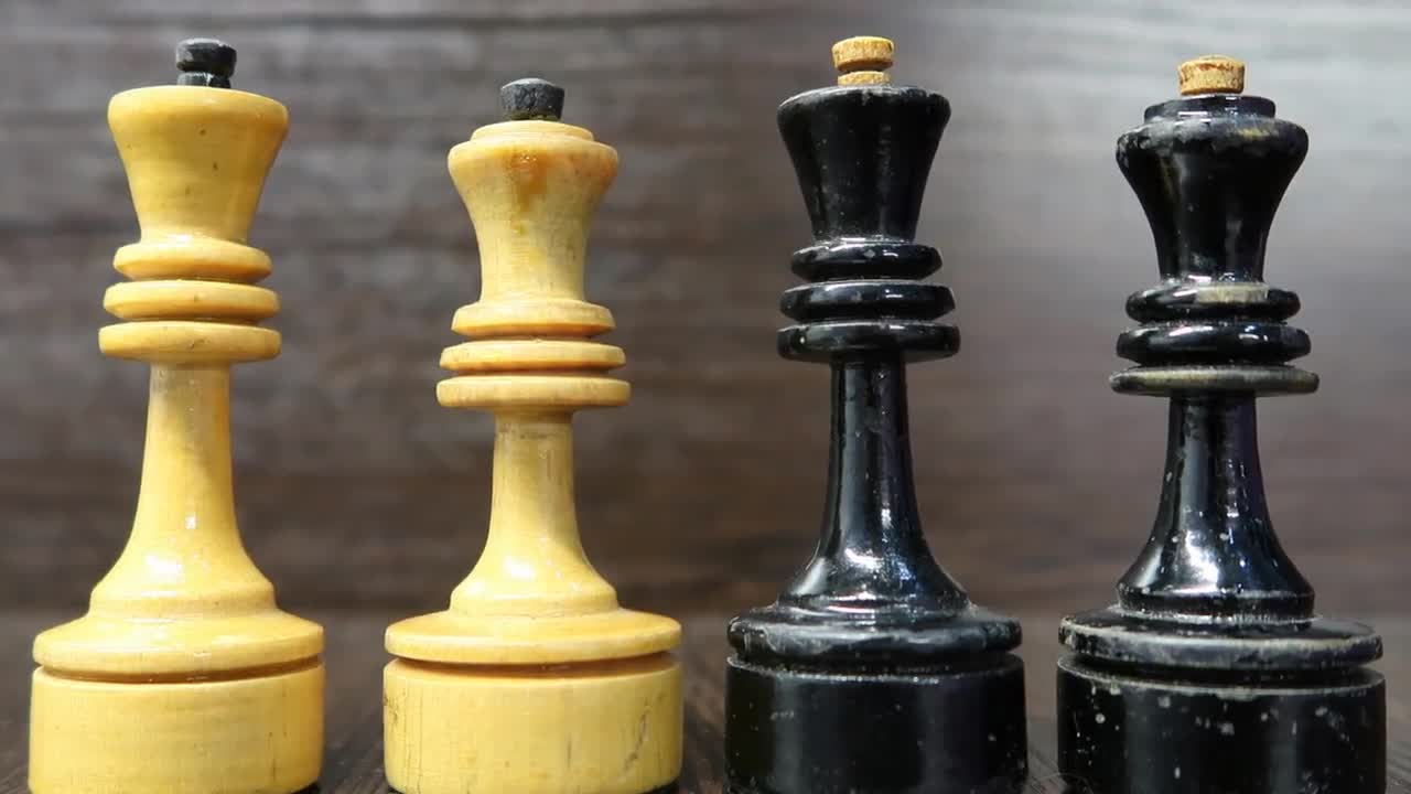 1964年製 アンティーク 木製 ソビエトチェスセット ボード付き 古い