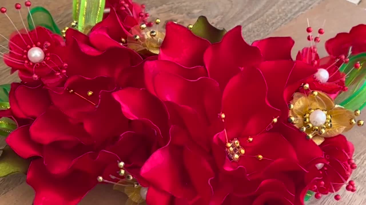 Tocado Floral Artesanal. Tocado Tradicional Mexicano Floral. Flores  Decorativas para Mujer.Flores para Baile Folclórico.Quinceañera Mexicano -   México