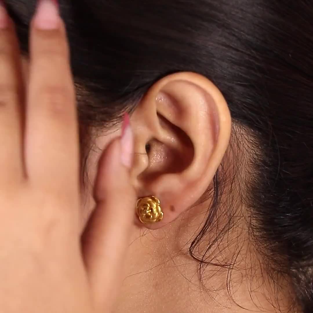 22金イエローゴールドのぶら下がりピアス、インド製ハンドメイド