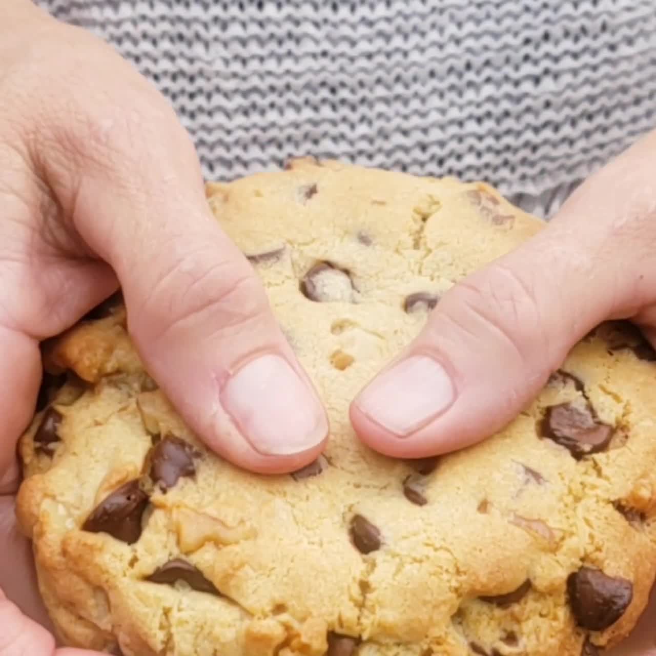 Set di fermagli per capelli con biscotti con gocce di cioccolato.  Simpatiche mini mollette per alimenti -  Italia