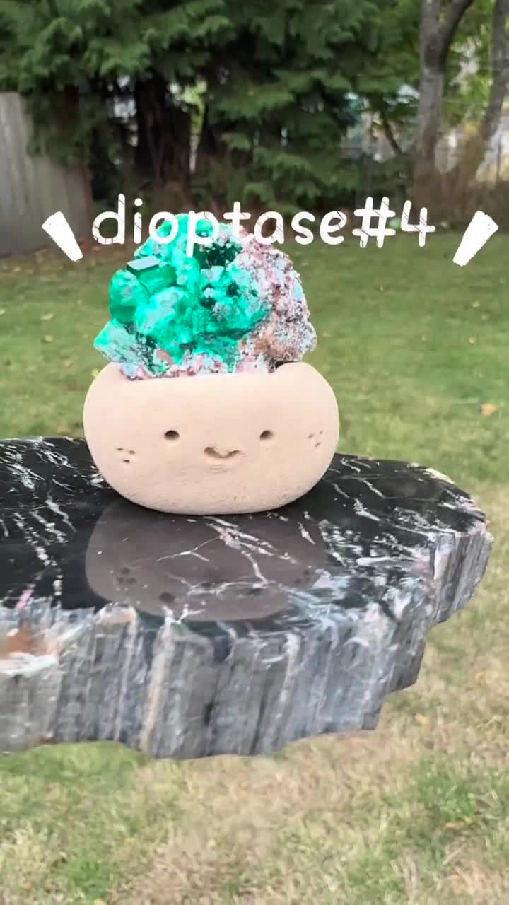 Rohkristallfiguren(4), lächelnde Steine, Schreibtisch-Haustier, Rohmineralien, Geoden, Kristallhandwerk, Kristallbohnen, Kristallhaustier, Kristalligel video poster