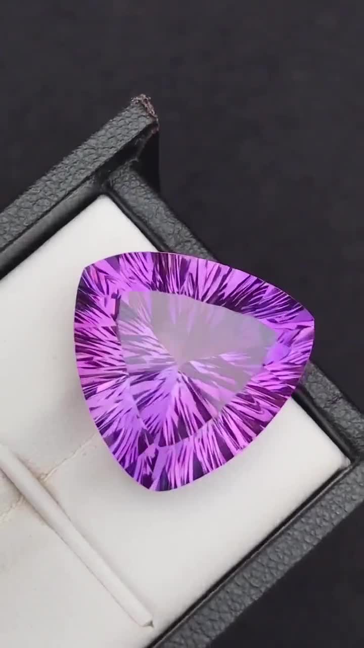 Troc Echange AMÉTHYSTE VIOLETE DU BRÉSIL BRUT 24,37 carats sur France