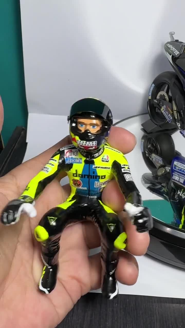 【新品•未使用 】Rossi フィギュア 1:12 LagunaSeca2010 1/12 Scale Motogp Rider Figurine Valentino Rossi Riding 1996 - Etsy