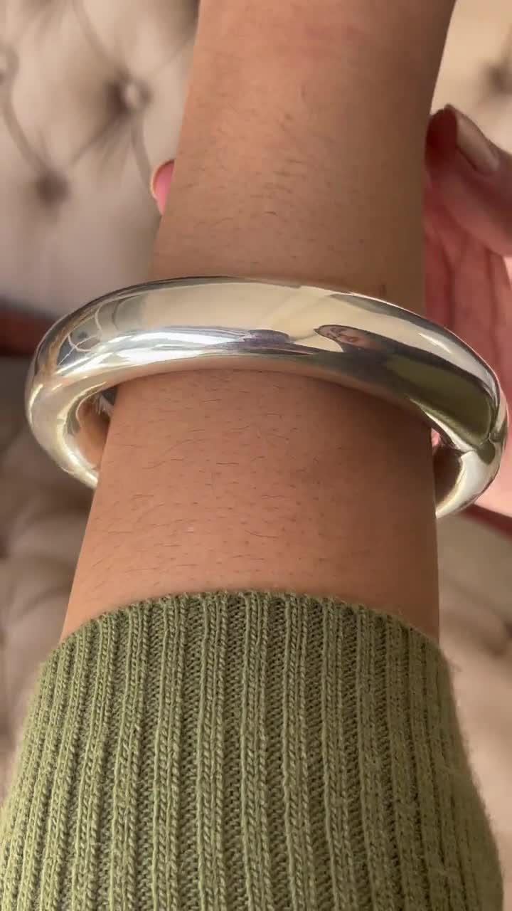 Fabulous Round Clear CZ Bezel Set 925 Silver Bangle 7.75