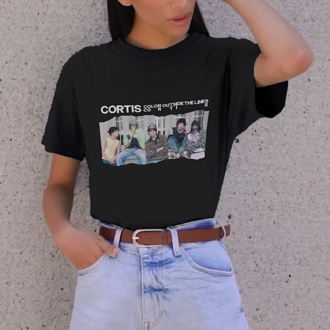 L サイズ T - Shirt Tシャツ CORTIS 新品未開封 CORTIS カラーアウトサイドザラインシャツ、Cortis Tシャツ、Cortis