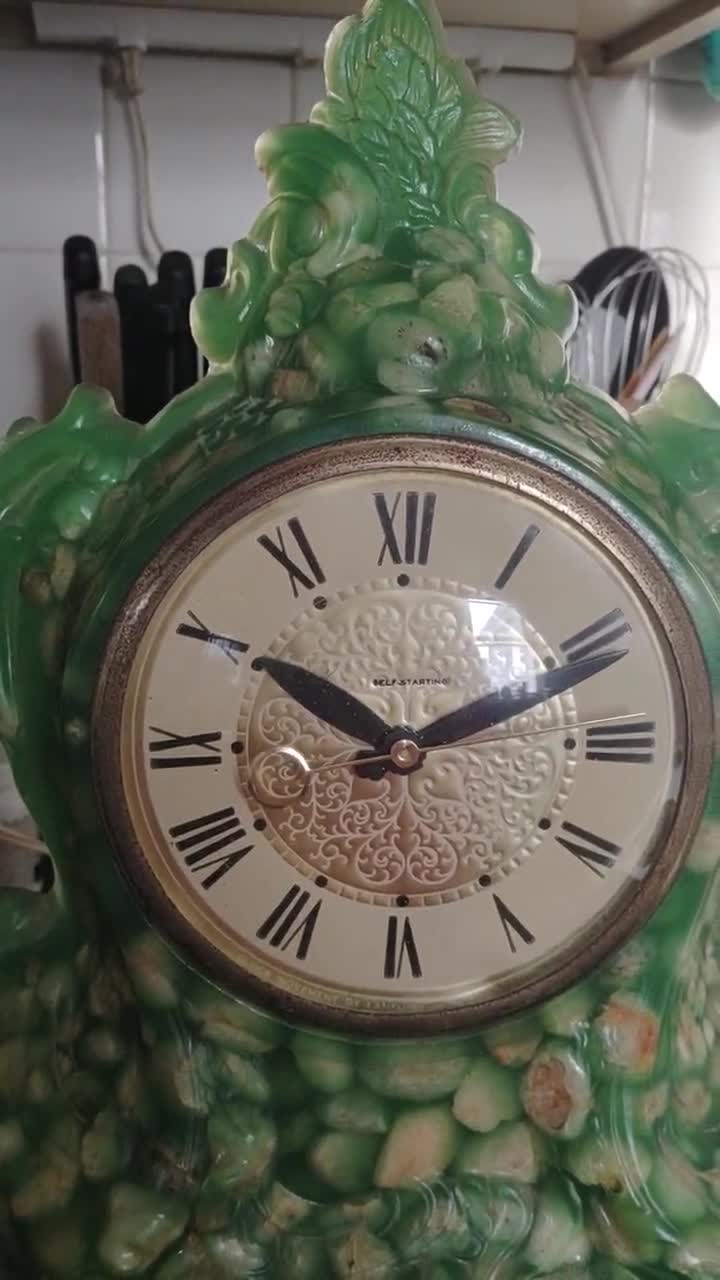 Vintage Lanshire Green River Rock Clock: 1950s Resin Mantel Clock