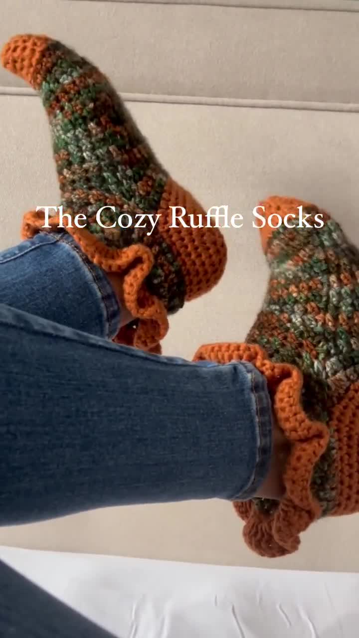 Crochet Sock Pattern, Ruffle socks, cozy crochet socks, winter socks