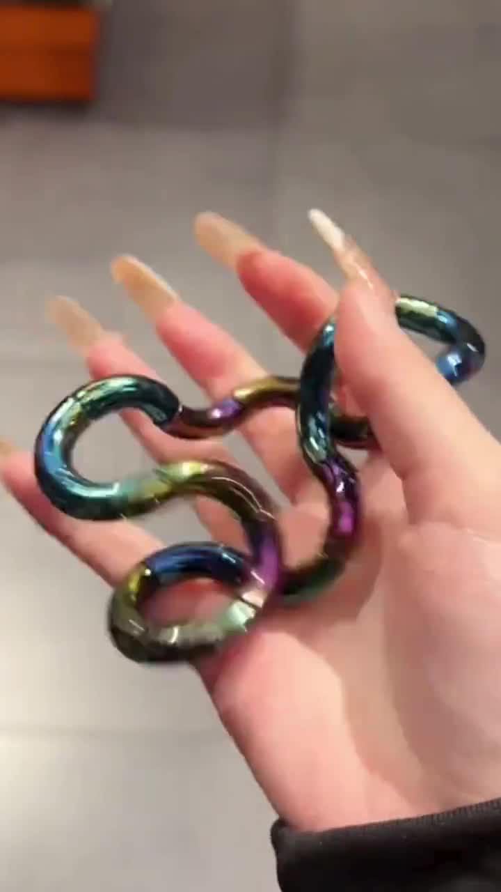 Thermochromic Iridescent Tangle Fidget Toy – Color Changing Stress Relief Gift for Teens & Adults video poster